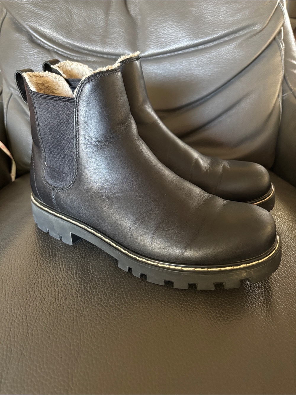 Roots Sherling Lined Black Leather Chelsea Boots Sz 10